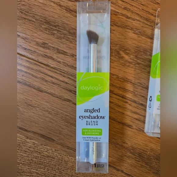 NEW DAYLOGIC Make-up Accessories - Picture 3 of 6